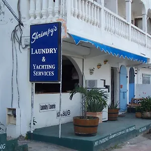 Shrimpy's Waterfront And Crew Quarters Capsule hotel